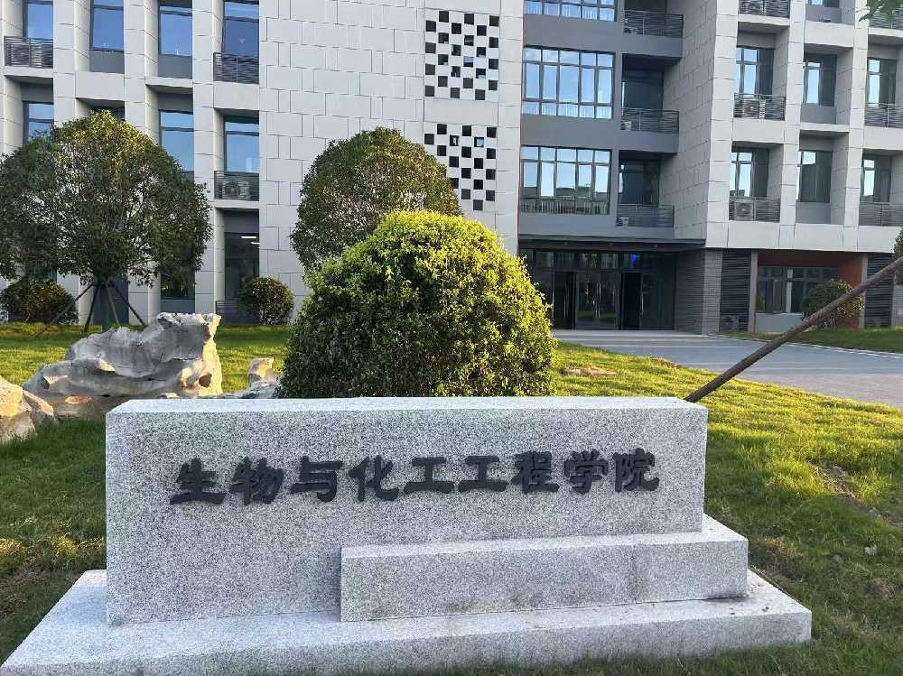 隆子县扬州职业大学体育场高杆灯项目